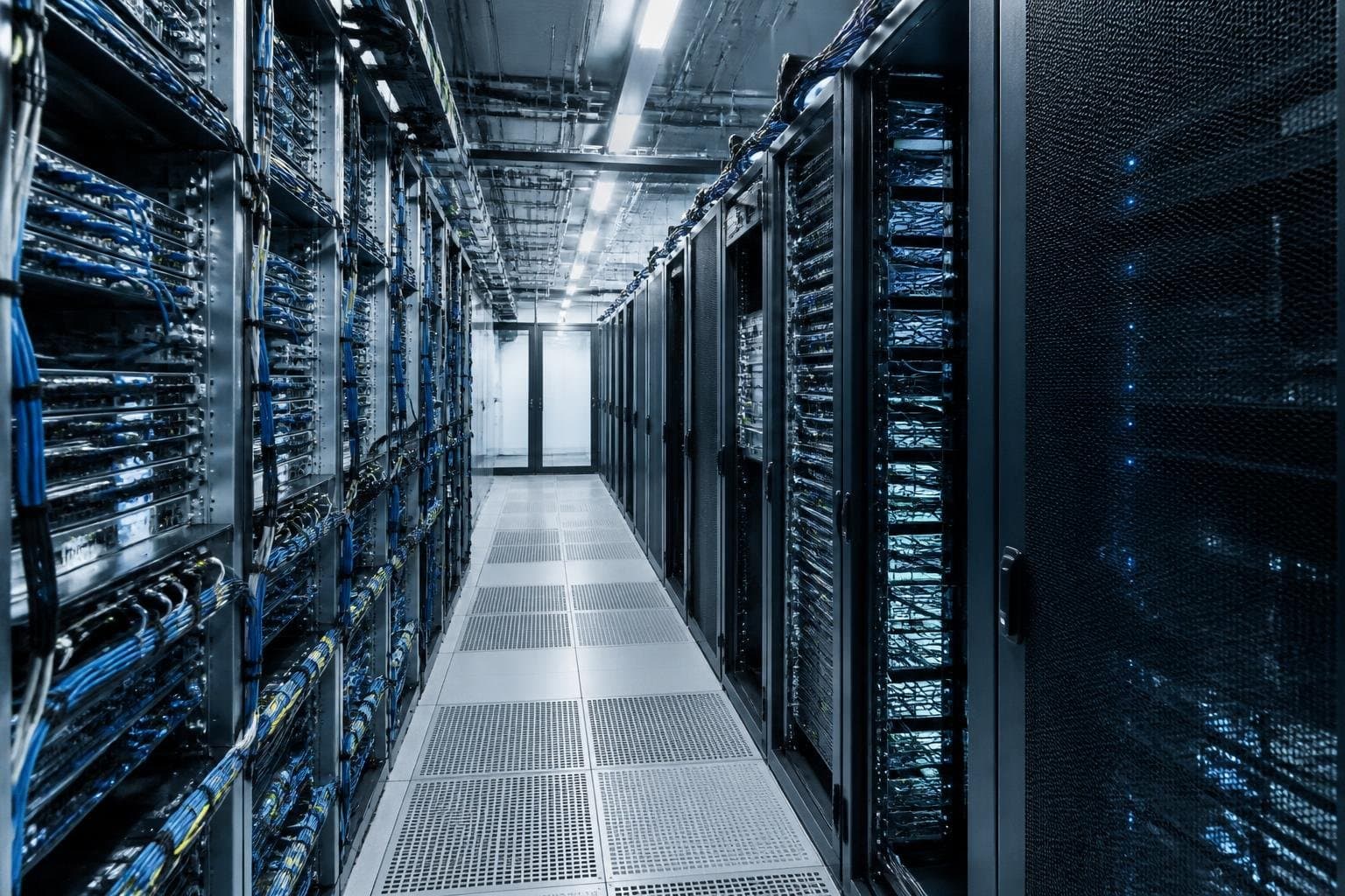 ETH faller under $1 900 — strukturelt brudd varsler videre nedside mot $1 750